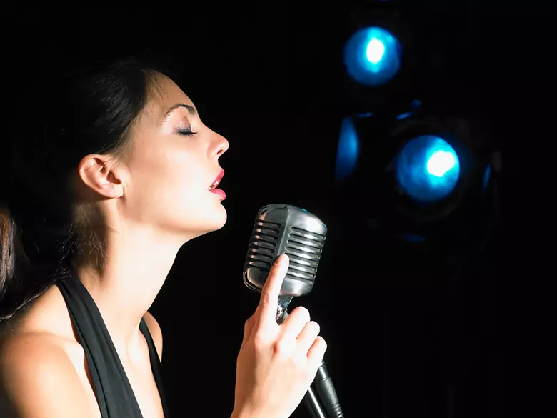 Polipy krtani – czy operacja to ostateczność?