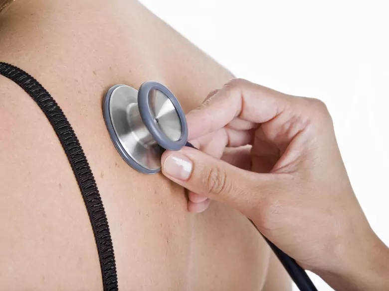 Przez smog rośnie liczba operacji zatok. Do laryngologów częściej trafiają mieszkańcy dużych miast